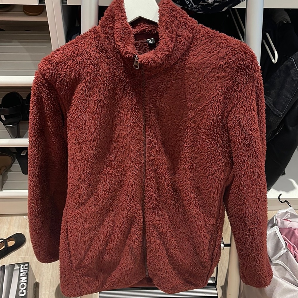 Uniqlo Burgundy Sherpa Fleece